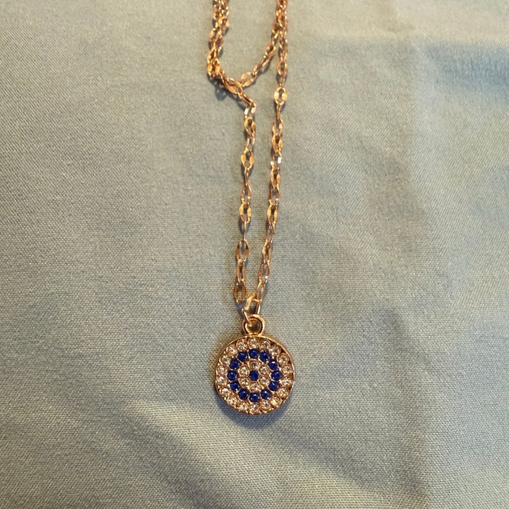 Gold toned chain necklace (double layer)